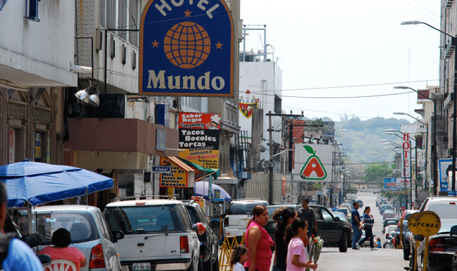 Comercios en el centro de Tampico.