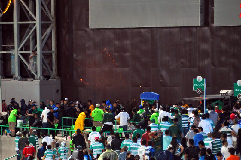 Directiva llevó videos para mostrar que la afición santista no inició la riña.