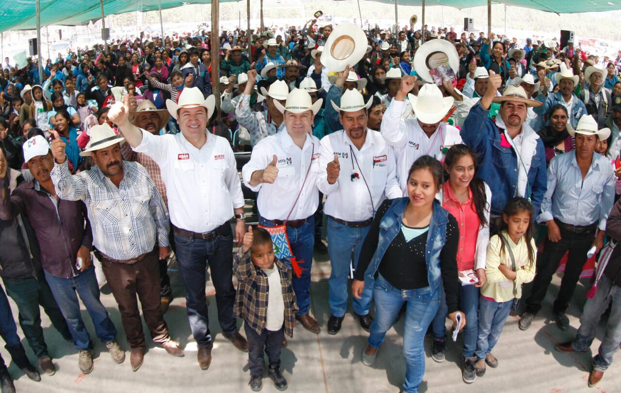 Esteban Villegas, candidato a la gubernatura de Durango, visitó la comunidad del El Mezquital en Lerdo.