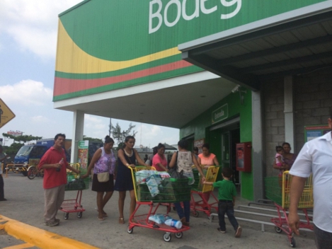 Permaneció mes y medio cerrada la tienda Bodega Aurrerá y hoy fue reabierta.
