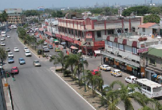 La rama comercial reprocha que para la urbe petrolera no exista un rescate del primer cuadro.
