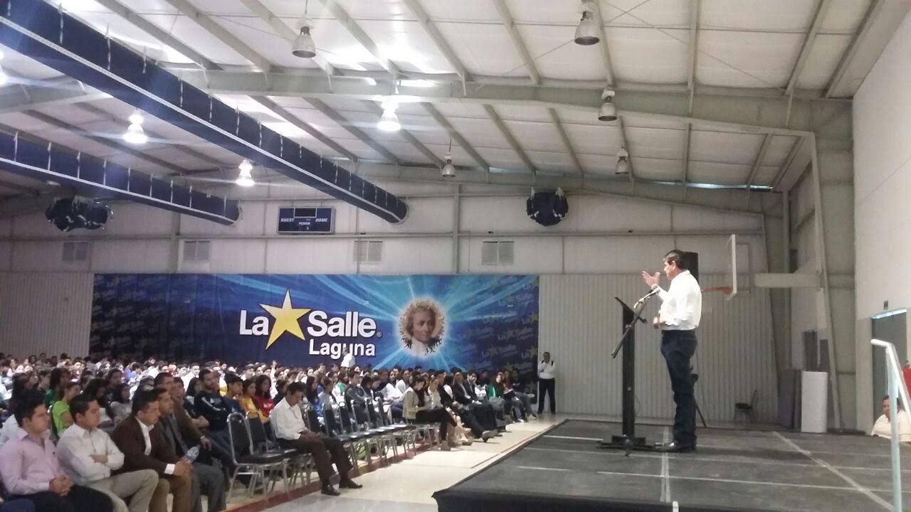 Ulises Adame, candidato independiente a la alcaldía de Ciudad Lerdo, se presentó en las instalaciones de la ULSA Laguna.