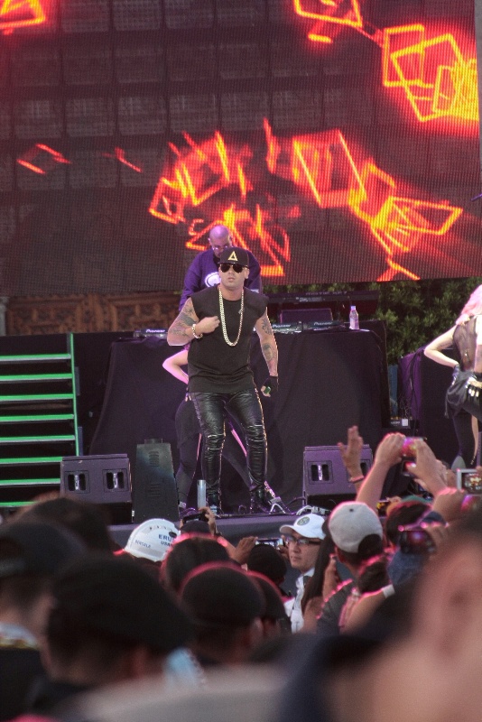 Wisin puso a bailar al público con sus éxitos. 