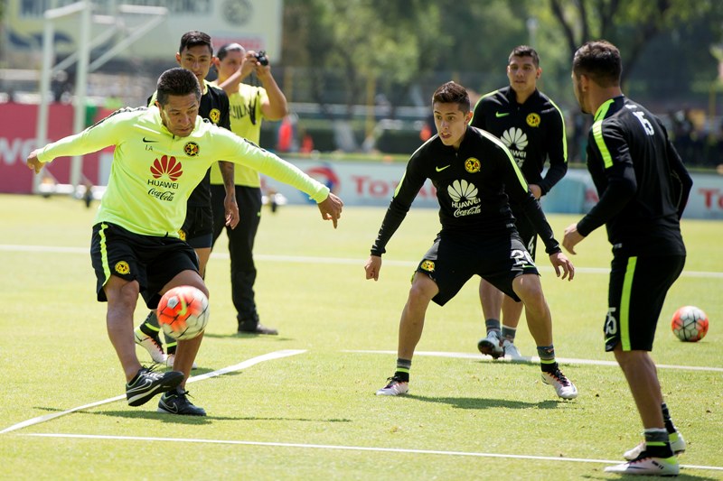 Ambriz en el último entrenamiento con América 