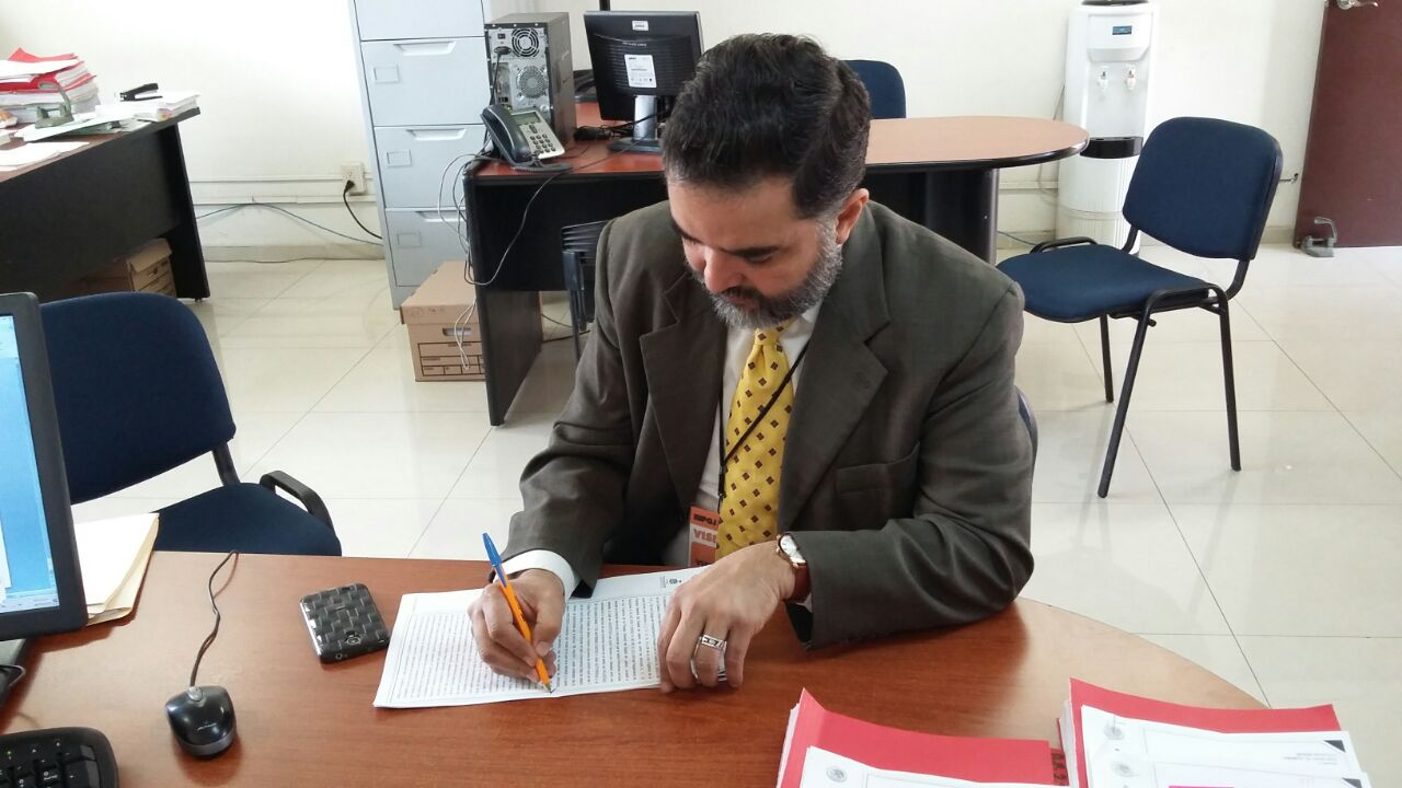 Miguel Ángel Martínez Espinosa se presentó en el Ministerio Público para ratificar la denuncia contra el Jefe de Gabinete
