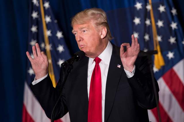El aspirante republicano Donald Trump dijo que, de ganar la presidencia, acabará con el Estado Islámico.