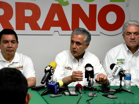 El candidato del PRI, PVEM y Panal al gobierno de Chihuahua, Enrique Serrano Escobar.