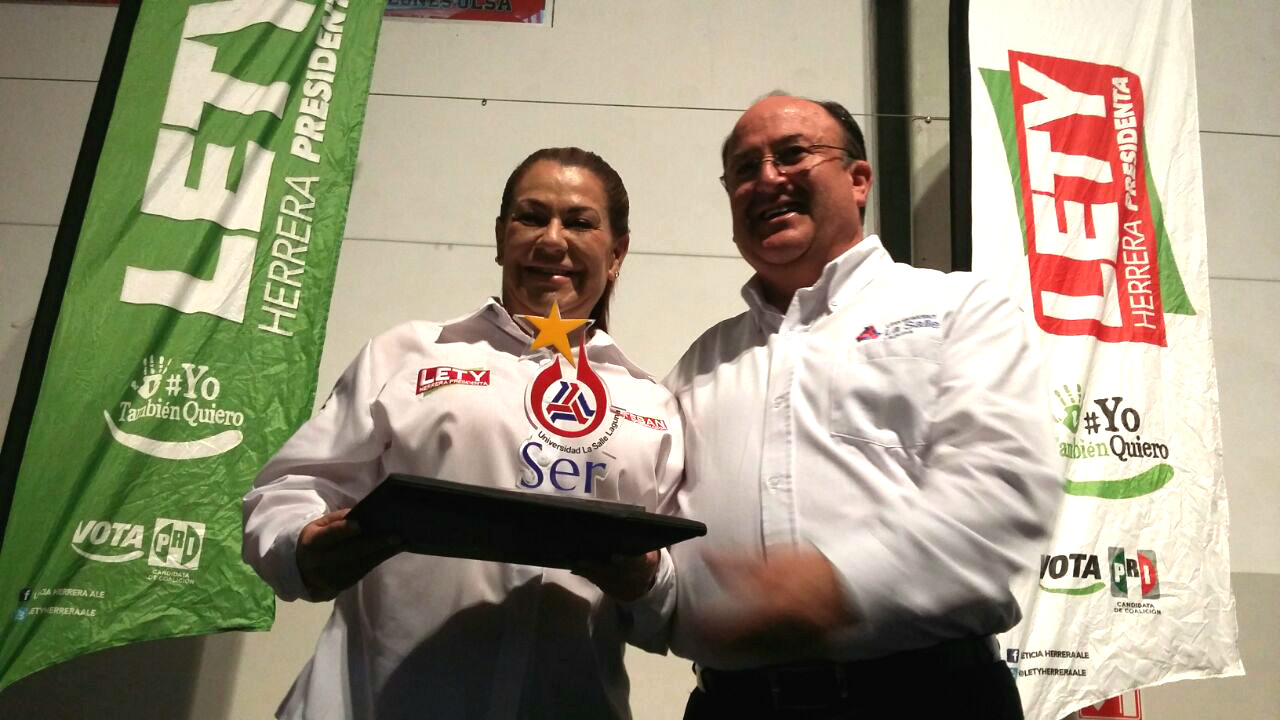 Leticia Herrera, candidata a la alcaldía de Gómez Palacio, presentó su proyecto ante los alumnos de LaSalle Laguna.