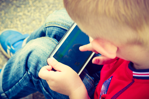 Si tu hijo no suelta el celular, estas son buenas opciones de regalo. 