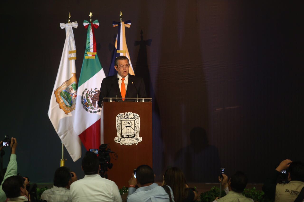 Tomó protesta Blas José Flores Dávila, en su segundo periodo como Rector de la UAdeC.