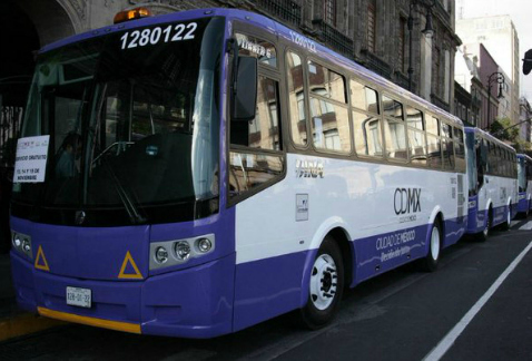 En el transporte concesionado, como autobuses y microbuses, también se prevé dar lugar exclusivo a mujeres, como medida contra el acoso y las agresion
