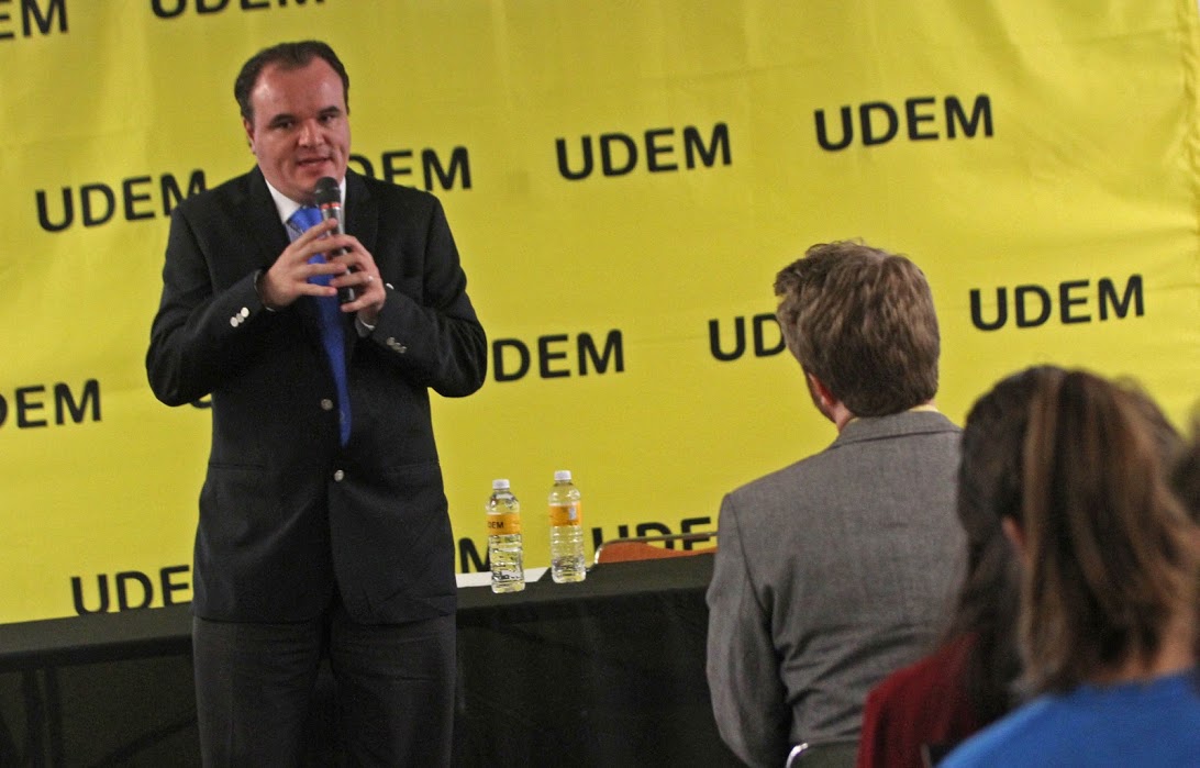 Alejandro Estévez, ofreció la conferencia "Movilidad Humana y Derechos Humanos". 