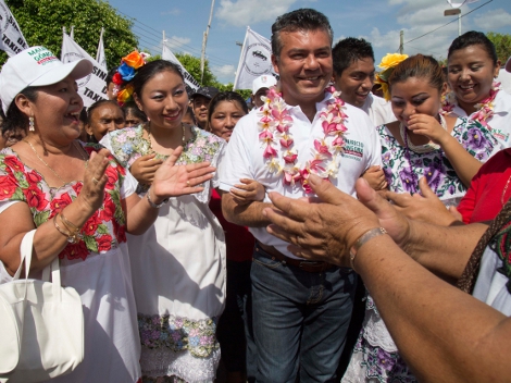 La Comunidad maya también le pidió al abandera de la coalición PRI, PVEM y Panal, Mauricio Góngora que defienda sus derechos y  lengua, amenazados por
