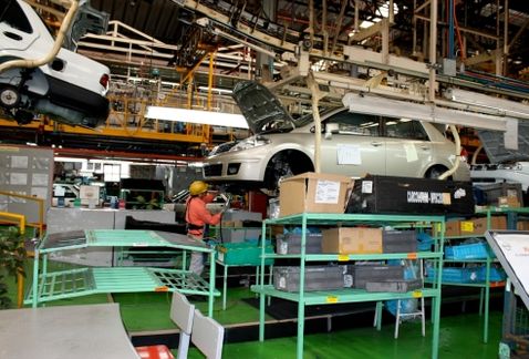 Se necesita desarrollar ciencia y tecnología, ya que los principales centros tecnológicos automotrices están dedicados al desarrollo de las comunicaci