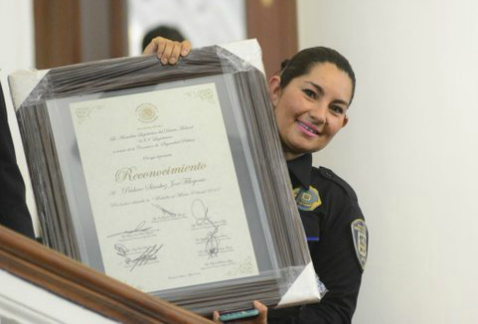 El pleno de la Asamblea Legislativa reconoció el trabajo de 79 policías de la Procuraduría General de Justicia y la Secretaría de Seguridad Pública de