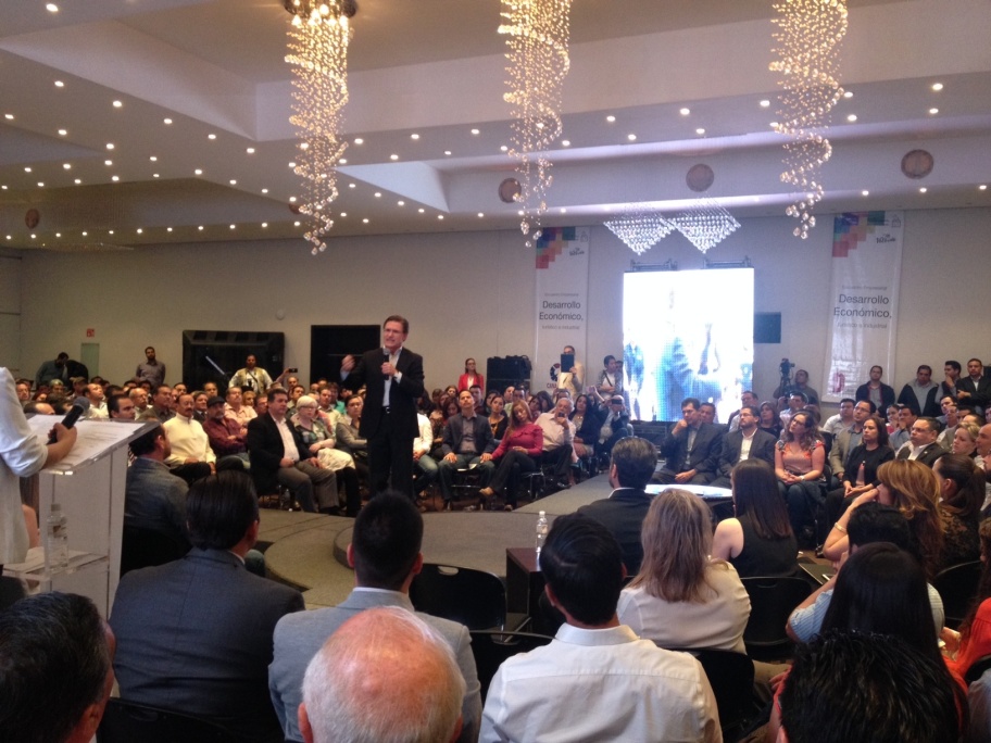 El candidato del PAN a la gubernatura de Durango, José Rosas Aispuro, presentó su proyecto ante empresarios duranguenses.