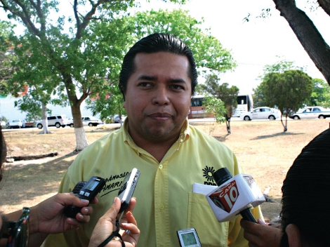 El dirigente del PRD en Qeuintana Roo, Emiliano Ramos Hernández.  