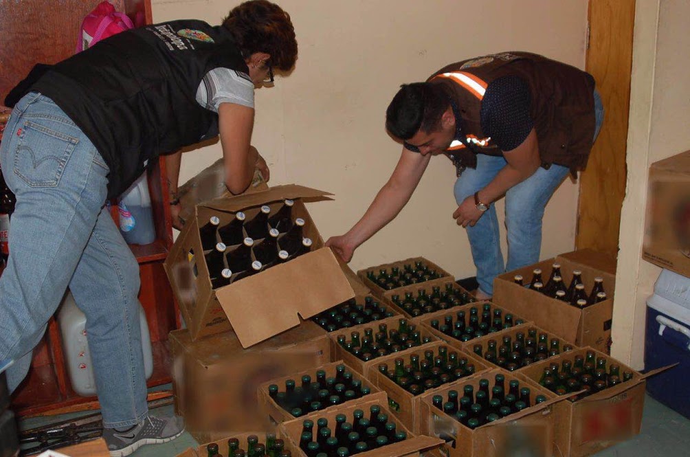 Personal de la delegación Iztapalapa incautó 100 litros de cerveza que se pretendía vender en una "chelería" carente de permisos para ello.