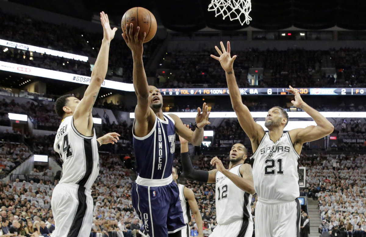 Spurs vencen a Thunder en la segunda ronda de playoffs