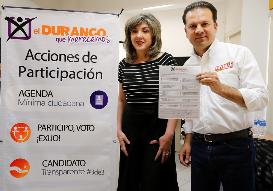 Esteban Villegas, candidato del PRI a la gubernatura de Durango, firmó el decálogo de transparencia ante la Coparmex.