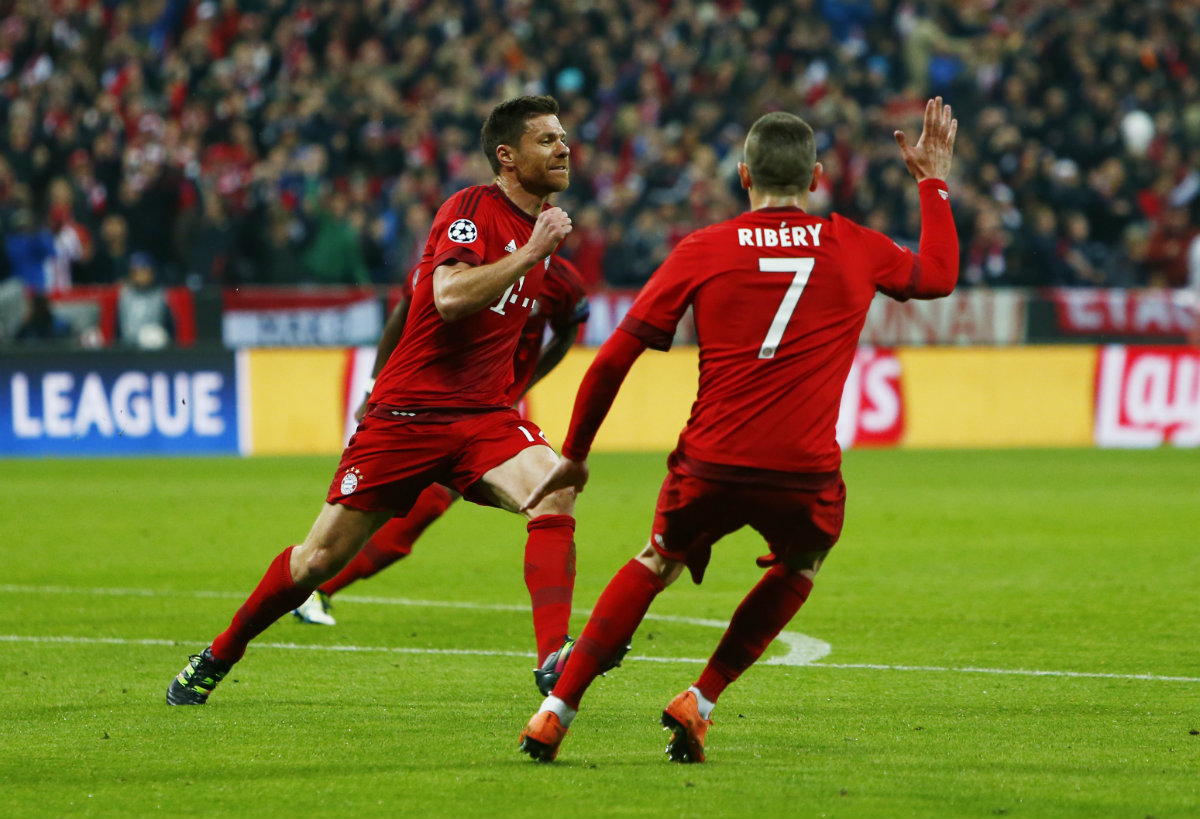 Xabi Alonso abre el marcador en el Allianz Arena
