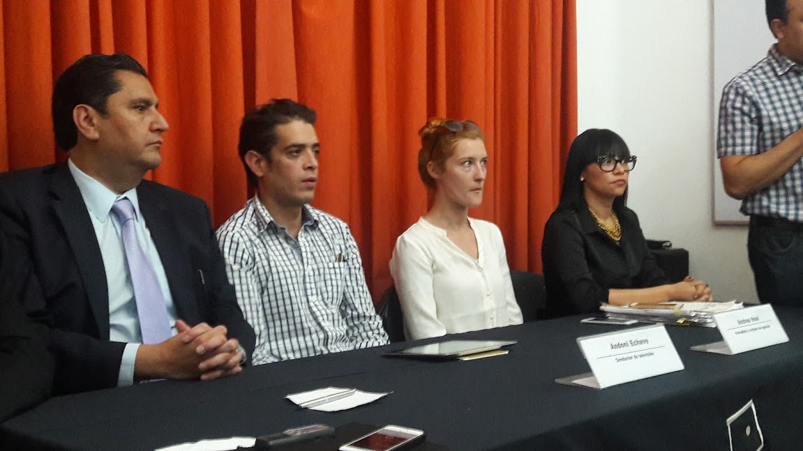Andrea Noel y Andoni Echave dieron una conferencia conjunta.