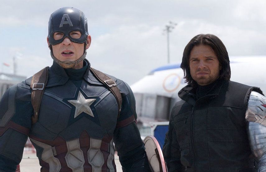 Chris Evans y Sebastian Stan interpretan al Capitán América y Bucky. 