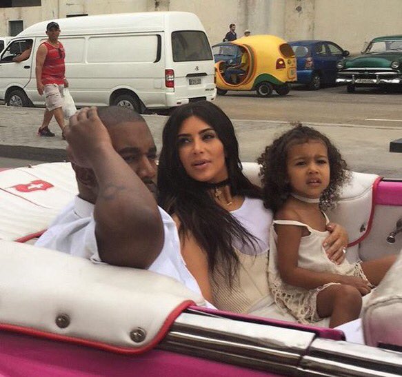 Kanye West y su esposa Kim Kardashian en Cuba. 