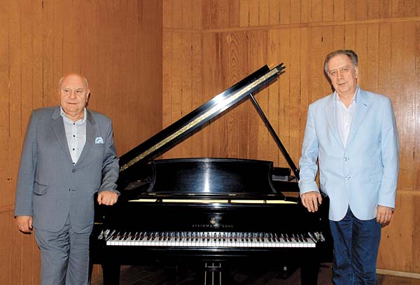 Los dos académicos rusos ofrecerán conferencias magistrales.