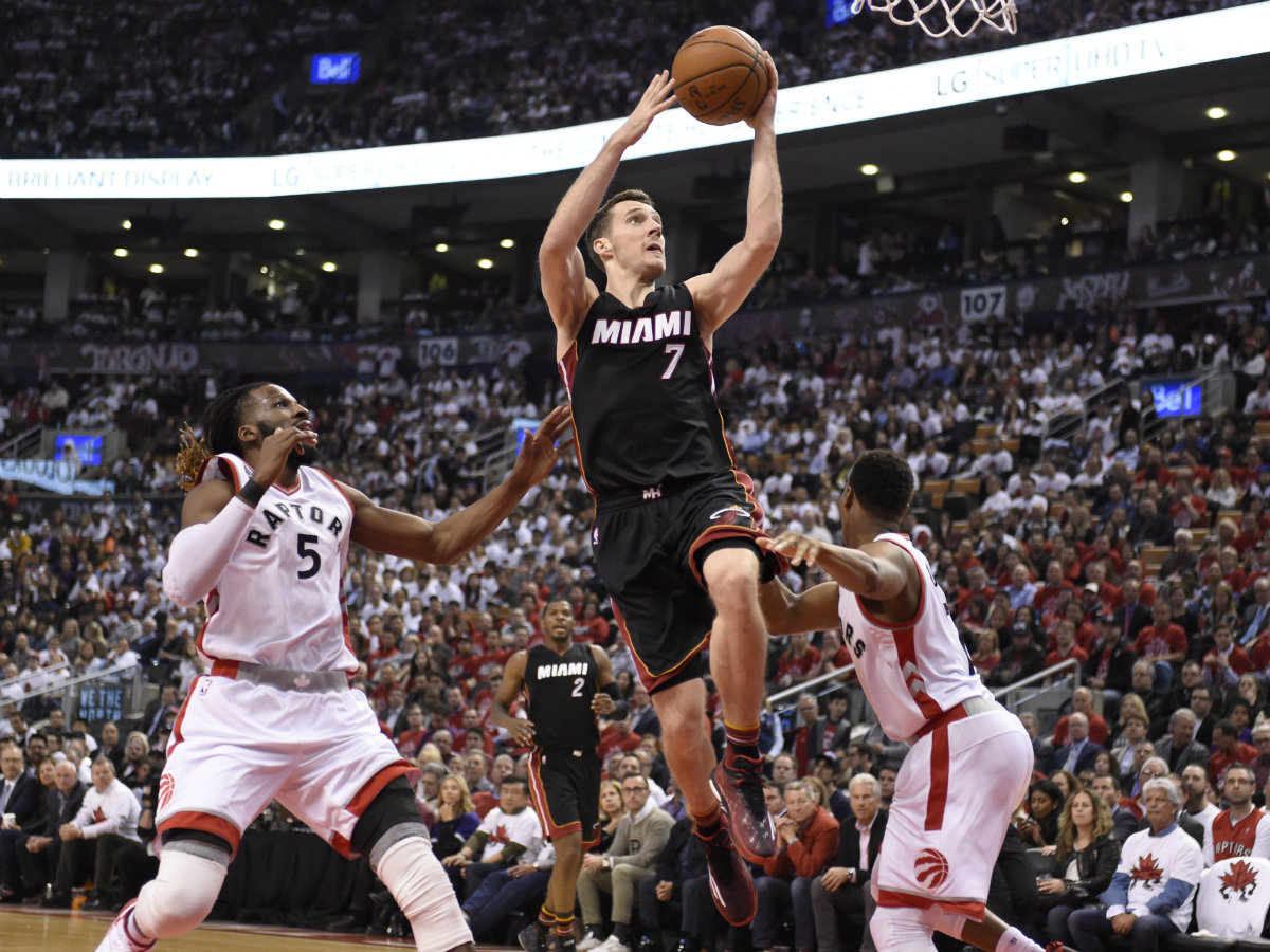 Miami Heat se lleva el primer juego de la serie semifinal de la Conferencia del Este