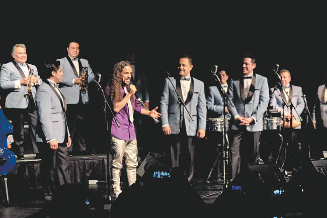 Rubén Albarrán fue uno de los invitados en la fiesta musical. 