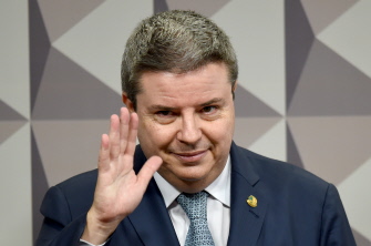 El senador Antonio Anastasia, senador instructor del caso de la presidenta Dilma Rousseff, en la sesión de lectura del informe en el Congreso