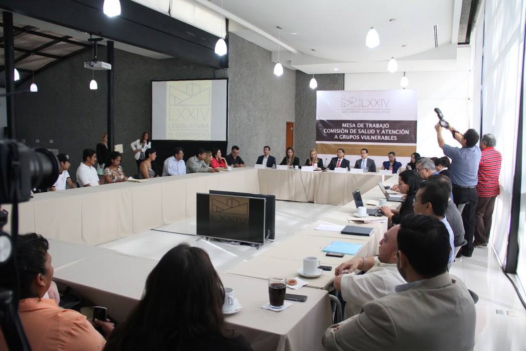  Al evento en el Congreso asistieron investigadores, familiares, empleados de los DIF municipales y niños.