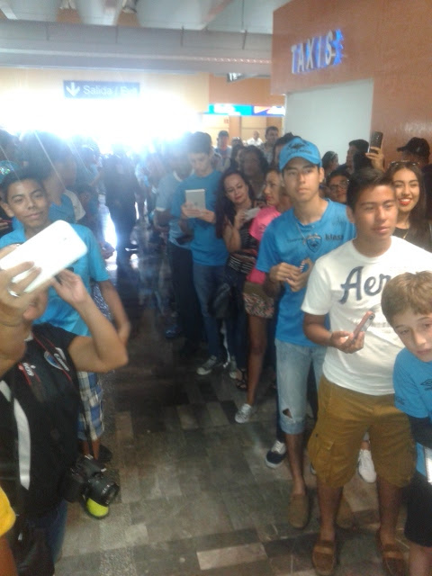 Los aficionados acudieron al aeropuerto de Tampico a recibirlos.