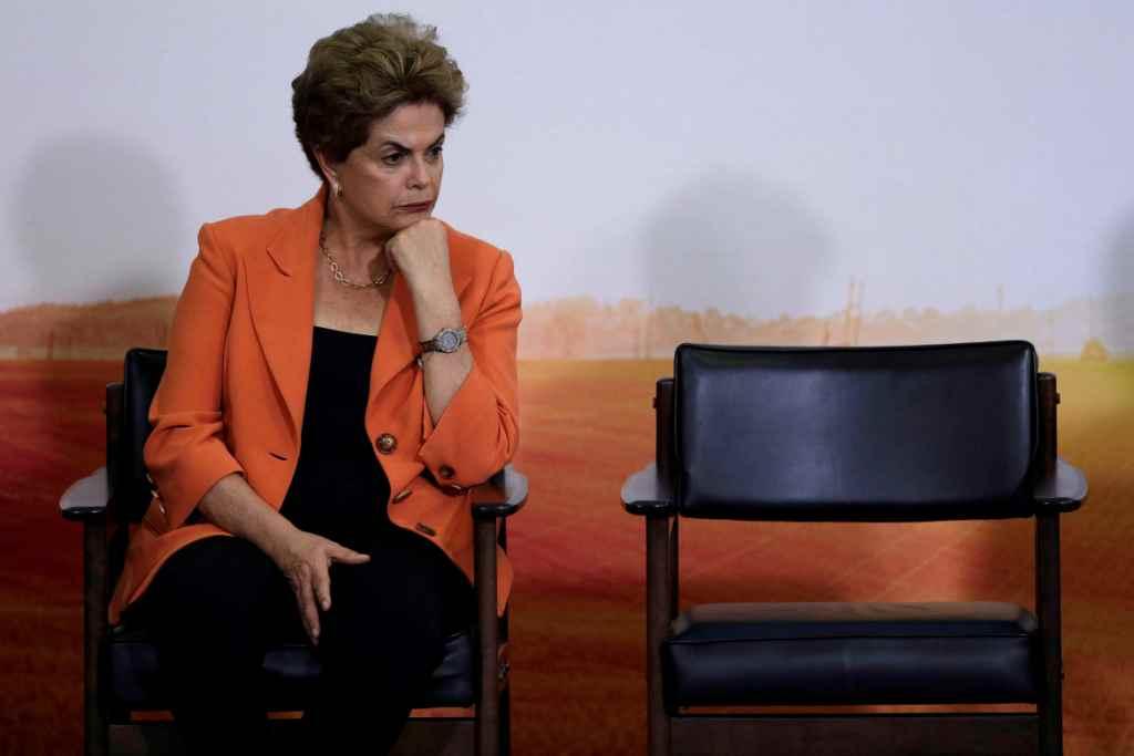 La presidenta de Brasil Dilma Rousseff es acusada de violar leyes presupuestarias.