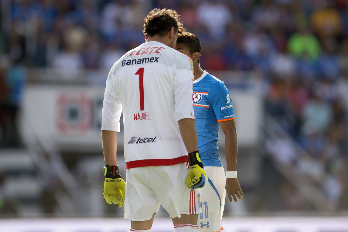 Joao Rojas vio la roja tras dar un cabezazo a Nahuel Guzmán