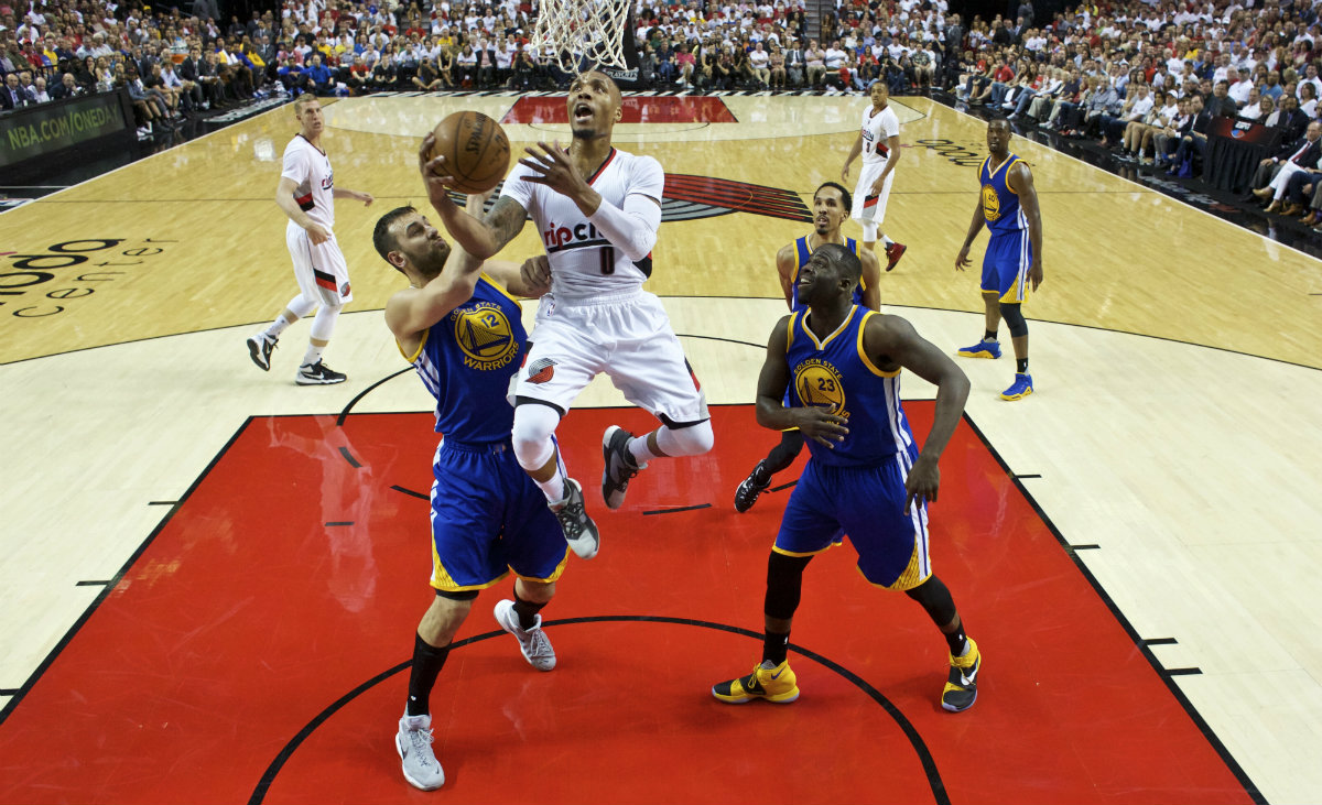 Blazers reducen ventaja de Warriors a 2-1 en semifinales del Oeste