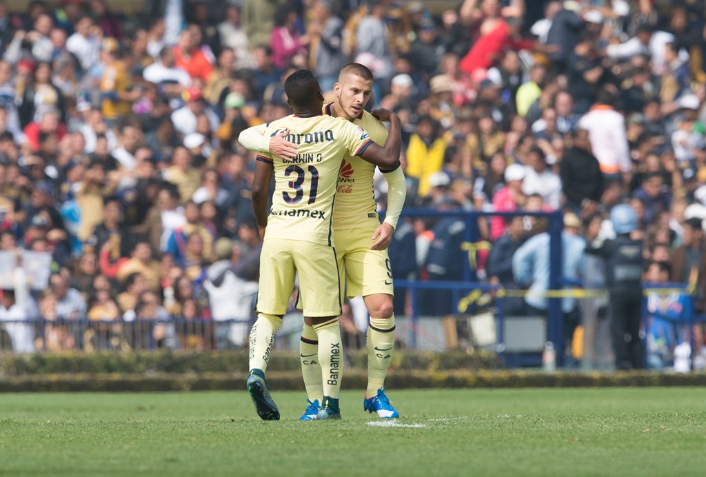 Darwin y Benedetto en el último partido del América en CU
