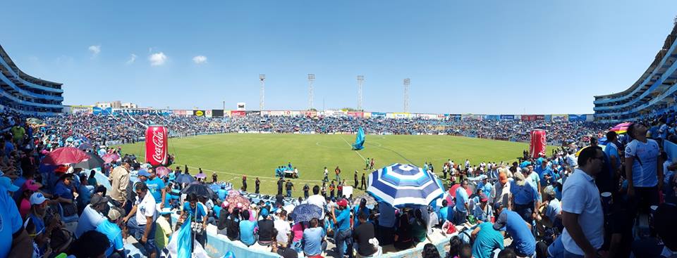 Lleno total en el estadio Tamaulipas.