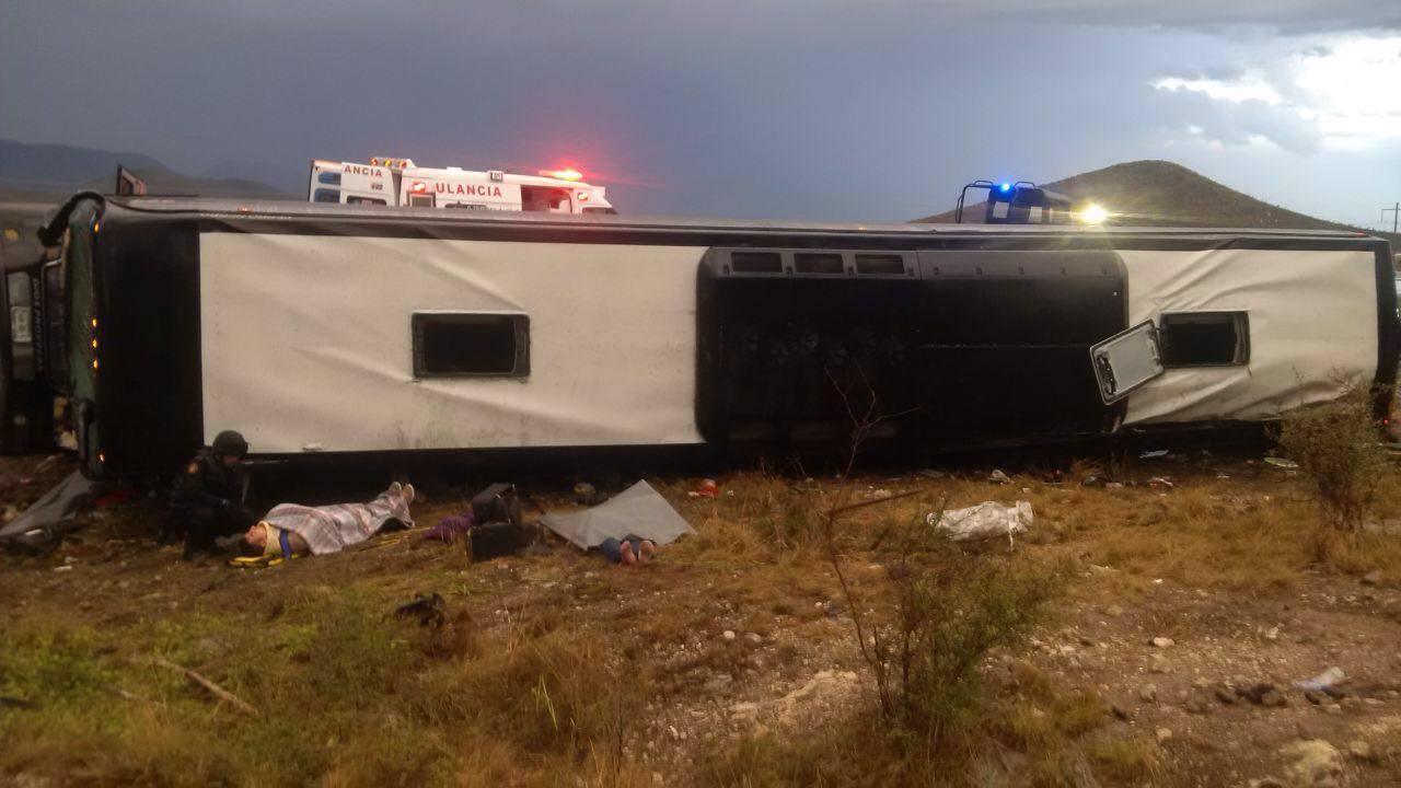 El accidente se registró a la altura del municipio de Galeana. 