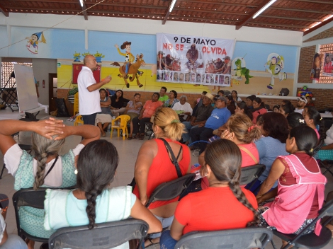 Capacitan a familiares de desaparecidos en Chilapa para buscar fosas clandestinas.