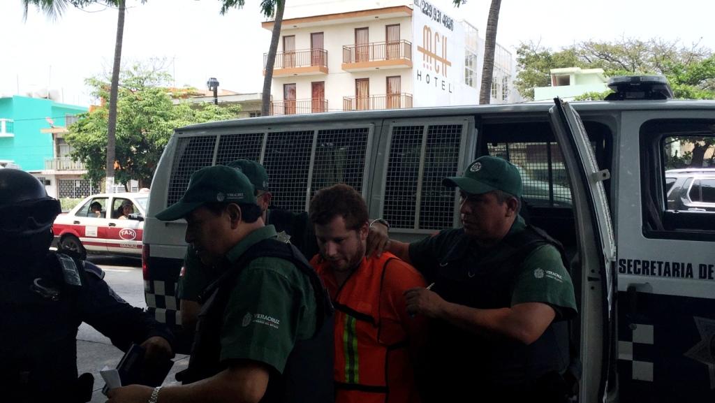 Enrique Capitaine a su llegada al juzgado, en donde rendiría su declaración.