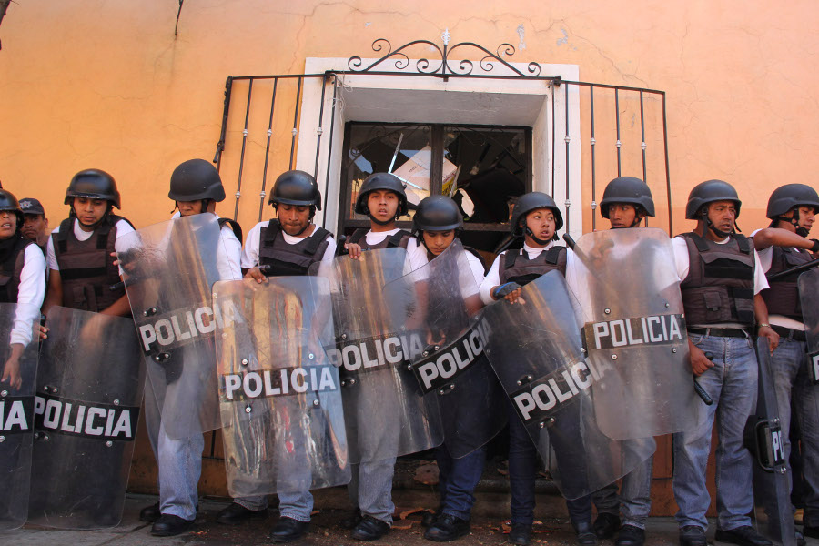 Policías antimotines en Tlaxcala.