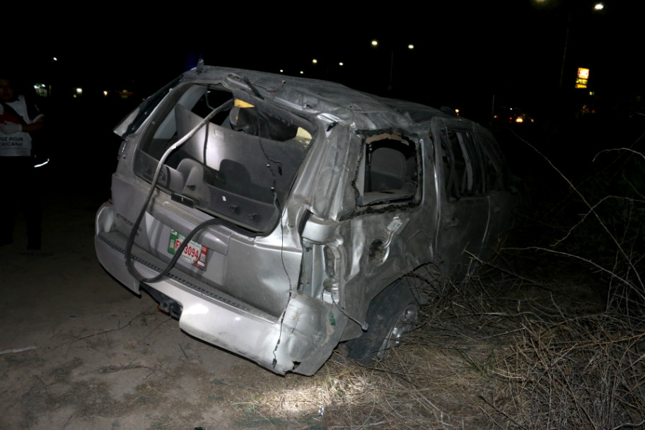 En la autopista Torreón - San Pedro fue encontrada una camioneta volcada y abandonada.