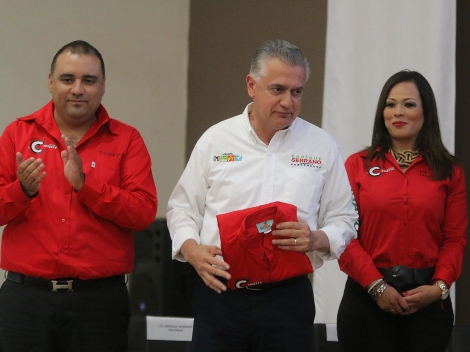 El candidato del PRI a la gubernatura de Chihuahua, Enrique Serrano Escobar se reunión con los integrantes de la asociación civil “Hagamos lo correcto