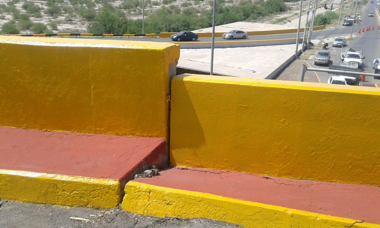 El desperfecto se acentúa en el carril de Gómez Palacio a Torreón.