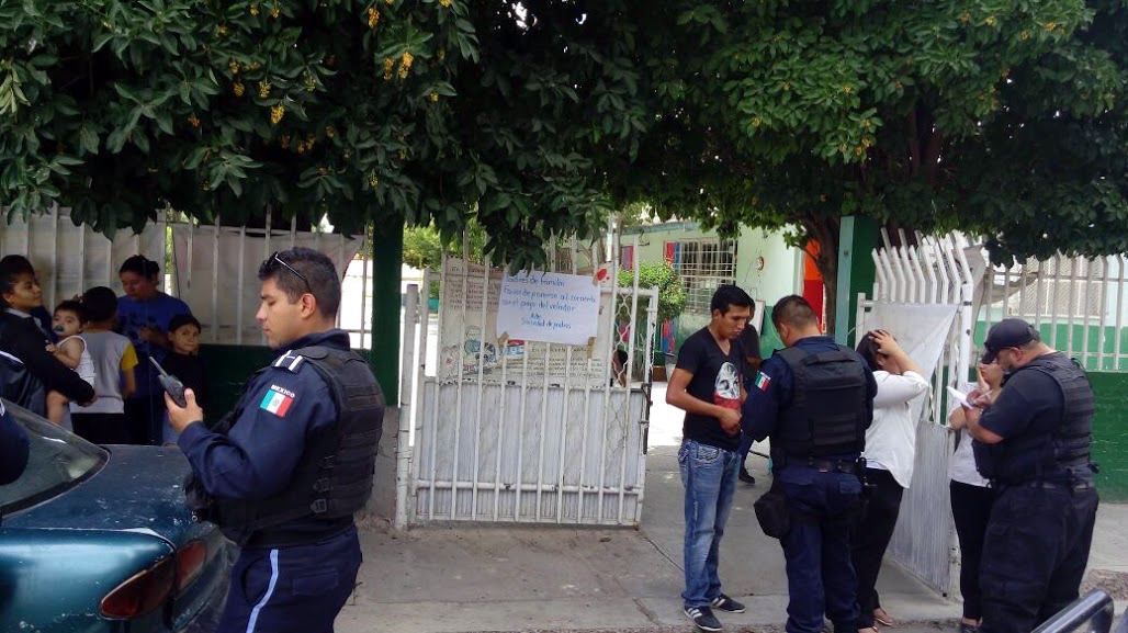 Asaltan a tres maestros afuera de primaria en Gómez Palacio.