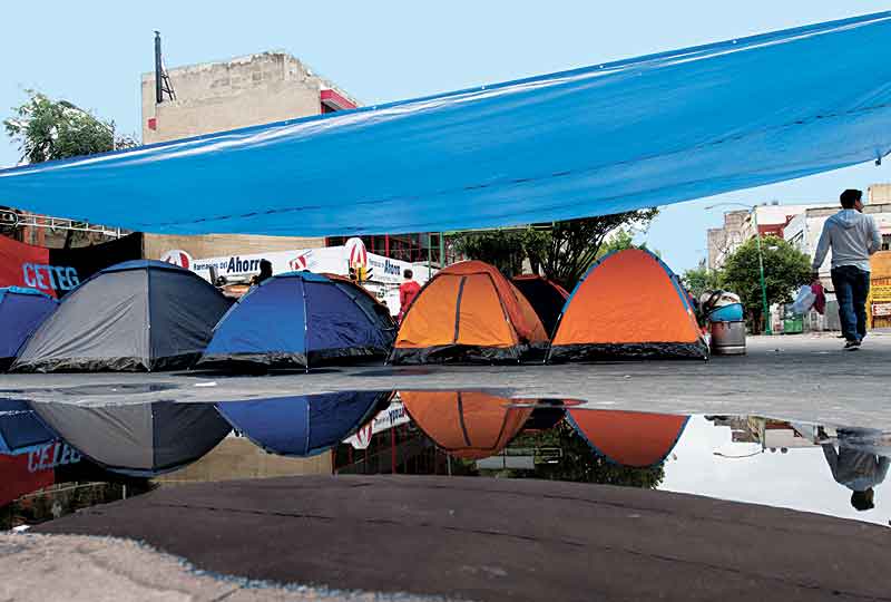 La avenida Bucareli, nuevamente ocupada por los integrantes de la coordinadora.