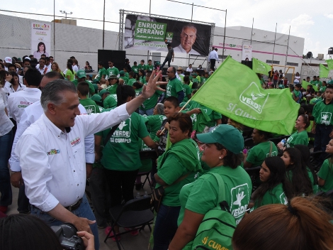 El candidato del PRI, PVEM, PT y PANAL, Enrique Serrano Escobar, encabezó un mitin con militantes del PVEM.