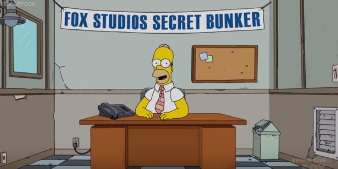 Homero contesta preguntas del público. 